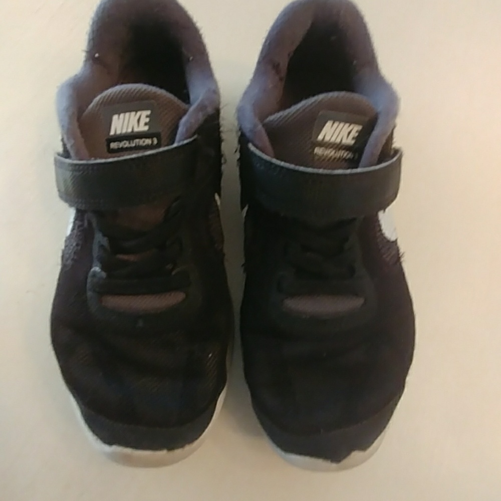 Slight wear - boys Nike revolution 3